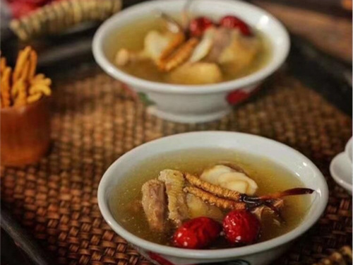 冬蟲夏草可以直接食用嗎？冬蟲夏草常用于燉煮