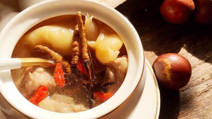 冬蟲夏草與什么泡水喝？養(yǎng)生搭配指南